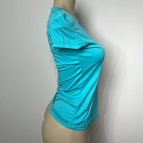 Diadora teal workout shirt tag doesn’t say size but I am guessing small - Picture 3 of 5